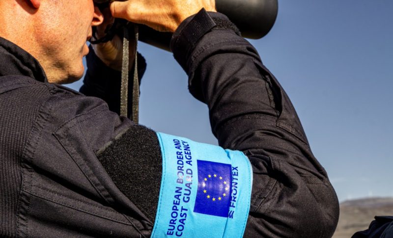 Според Фронтекс, бројот на илегални гранични преминувања во ЕУ за 2023 година достигна приближно триста осумдесет илјади лица