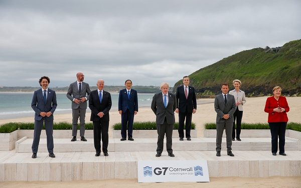 epa09262286 (L) Canada's prime minister Justin Trudeau, president of the European Council Charles Michel, US President Joe Biden, Japan's prime minister Yoshihide Suga, British prime minister Boris Johnson, Italy's prime minister Mario Draghi, France?s president Emmanuel Macron, president of the European Commission Ursula von der Leyen, Germany?s chancellor Angela Merkel, during the family photo on the first day of the Group of Seven (G7)  leaders summit in Carbis Bay, Cornwall, Britain, 11 June 2021. Britain hosts the G7 summit in Cornwall in from 11 to 13 June 2021.  EPA-EFE/HOLLIE ADAMS/POOL