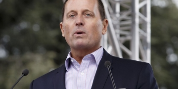 epa07446895 U.S. Ambassador to Germany Richard Grenell waits before speaking to people which protest anti-Israeli bias during the 'Rally for Equal Rights at the United Nations' at Place des Nations in front of the European headquarters of the United Nations in Geneva, Switzerland, 18 March 2019.  EPA-EFE/SALVATORE DI NOLFI
