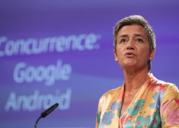 epa06896295 EU Commissioner for Competition Margrethe Vestager, from Denmark, speaks at a news conference on the concurrence case with Google Android at the European commission in Brussels, Belgium, 18 July 2018.  EPA-EFE/STEPHANIE LECOCQ