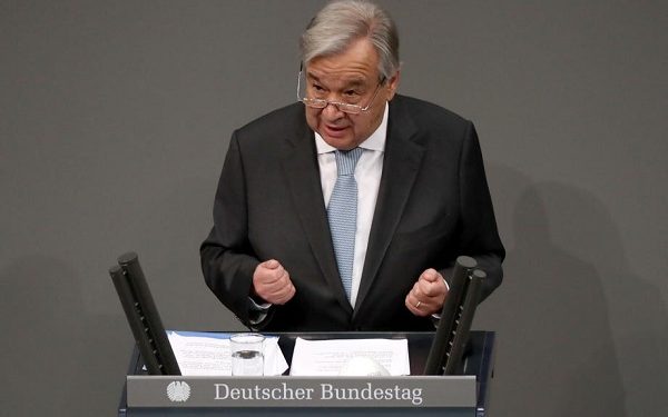 epa08891274 UN Secretary-General Antonio Guterres delivers a speech at the German parliament 'Bundestag' in Berlin, Germany, 18 December 2020.  EPA-EFE/HAYOUNG JEON