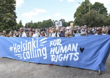epa06889808 People gather during a demonstration calling for human rights and democracy in Helsinki, Finland, 15 July 2018. Demonstrators called on Finnish President Sauli Niinisto to stand up for human rights as US President Donald J. Trump and Russian President Vladimir Putin have agreed to meet for summit talks on 16 July 2018 in Helsinki.  EPA-EFE/KIMMO BRANDT