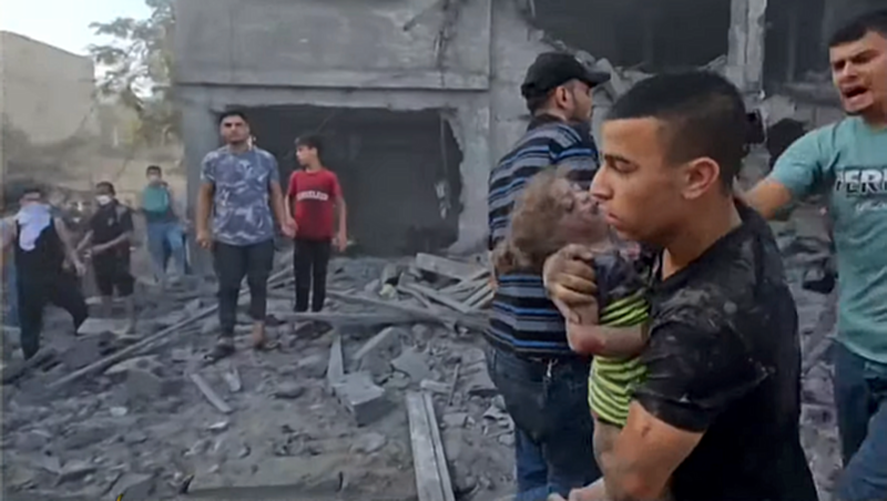 Околу 10.000 новороденчиња и деца убиени во Газа, од кои стотици се заробени под урнатините