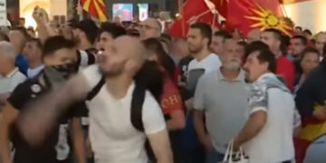 Протести, Скопје, 6 јули 2022 г. Скриншот од аматерска видео снимка, објавена на Фејсбук.