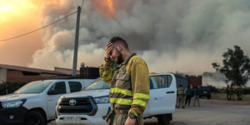 Шумски пожари беснееја во областа Лосасио во северозападна Шпанија. Foto> Emilio Fraile/Europa Press