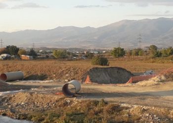 Локацијата покрај реката Вардар каде што треба да се изгради пречистителната станица за отпадни води во Скопје /Фото: Мета.мк
