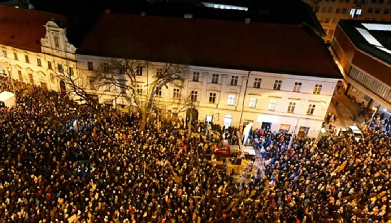 Илјадници луѓе на протести против владата на Фицо во Словачка