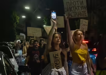 Протести во Кијив откако претседателот Зеленски потпиша закон со кој антикорупциските институции на Украина се ставаат под владина контрола. Фото: Christopher Occhicone / Фејсбук
