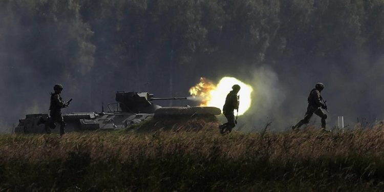 epa09434739 An armored personnel carrier BTR-82A fires during the 'Army 2021' International Military Technical Forum in Patriot Park in Alabino, Moscow region, Russia, 28 August 2021. The 7th International Military-Technical Forum 'Army-2021' is held from 23 to 29 August 2021 at Patriot Expo, Kubinka Air Base and Alabino military training grounds.  EPA-EFE/MAXIM SHIPENKOV