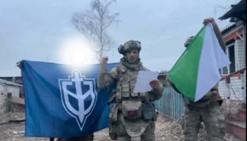 Руските анти-Путин бунтовници ги креваат своите знамиња во Козинка во Белгородска област, РДК зароби 25 руски војници