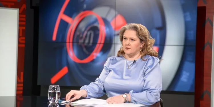 Министерката за одбрана, Славјанка Петровска, во емисијата „360 степени“, 24 март 2022 (фото извор: Министерство за одбрана)