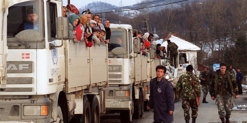 Босански бегалци од Сребреничката енклава во камиони на УН