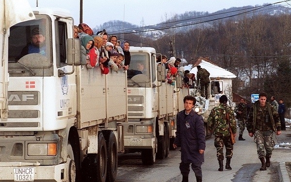 Босански бегалци од Сребреничката енклава во камиони на УН