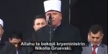Господ да го благослови  премиерот Никола Груевски, ноември, 2009 година.