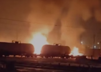 Скриншот од видео кое наводно ги прикажува последиците од нападот со украински дрон врз железничката станица Арчеда во градот Фролово во руската Волгоградска област преку ноќ на 4 август  Фото: Х