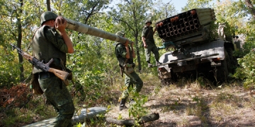 epa07017908 Pro-Russian rebels carry a missile to a surface-to-surface missile complex BM-21 Grad during their military exercises on a shooting range near Luhansk, Ukraine, 13 September 2018.  The Russian Federation uses its largest Vostok 2018 war games to bring Uragan multiple rocket launcher systems closer to the border with Ukraine the spokesman of the Ukrainian Defense Ministry Dmytro Hutsuliak said to local media.  EPA-EFE/ALEXANDER ERMOCHENKO