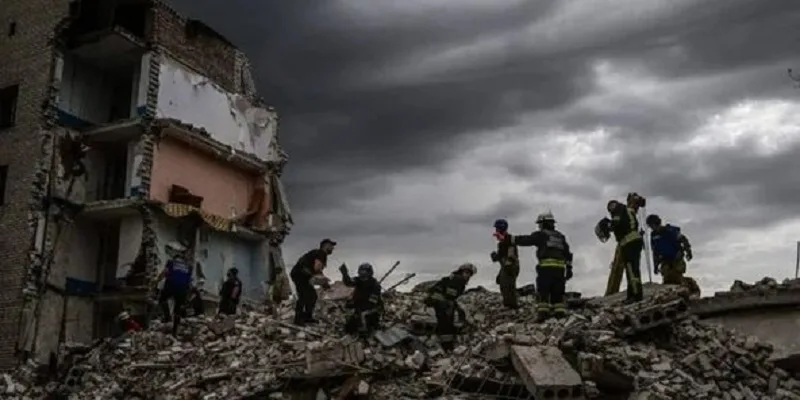 Најмалку две лица загинаа при руско бомбардирање на Купијанск
