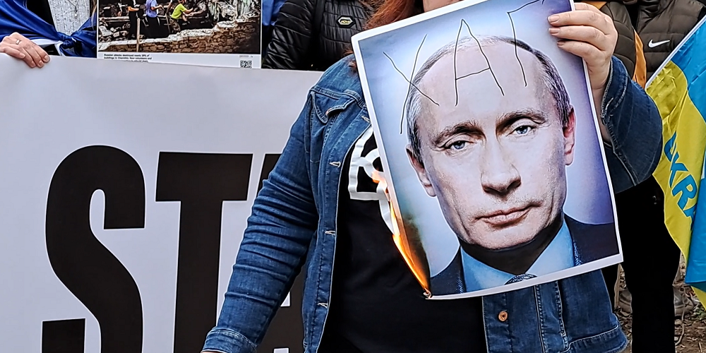 (ВИДЕО) Протестен марш во Скопје: Русија е држава терорист