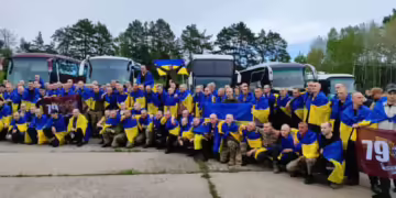 Украински воени заробеници пристигнуваат во Украина откако беа ослободени од заробеништво во размена на затвореници со Русија на 6 мај 2025 година. Фото: Володимир Зеленски / Телеграм