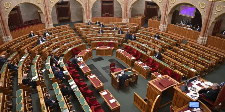 Унгарски парламент фото/ Еуроњус