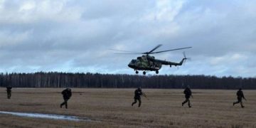 Воени вежби во Белорусија непосредно пред руската инвазија на Украина - многу семејства мислеа дека тоа е се што ќе прави нивниот син или партнер/ GETTY IMAGES