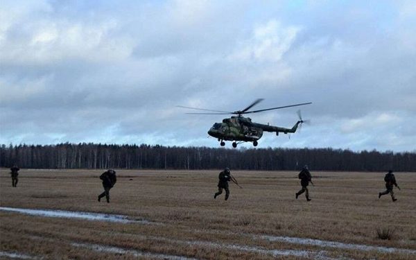 Воени вежби во Белорусија непосредно пред руската инвазија на Украина - многу семејства мислеа дека тоа е се што ќе прави нивниот син или партнер/ GETTY IMAGES
