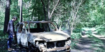 РСФ го лоцира местото на злосторството и запалениот автомобил на украинскиот новинар Макс Левин, кој беше убиен на 13 март 2022 година во шума северно од Киев. 28 мај 2022 година Патрик Шовел / РСФ