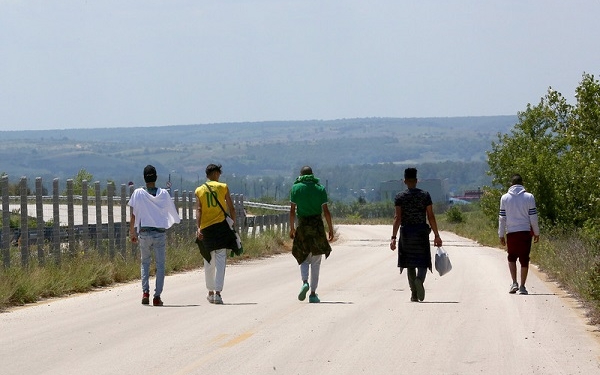 epaselect epa06744391 Migrants that identified themselves as Palestinians, walk near Orestiada city, some eight hundred meters from the Turkish border, after crossing illegally Evros River to enter in Greece, 11 May 2018 (issued 17 May 2018). Refugees remain detained in the camp until their identification is completed, approximately 20 days, and then they are going to be transferred to hot spots all over Greece.  As opposed to April when migrant inflows were too high (3,627), May shows a decrease of migrants (808) arriving in Greek mainland crossing the river Evros.  EPA-EFE/ORESTIS PANAGIOTOU