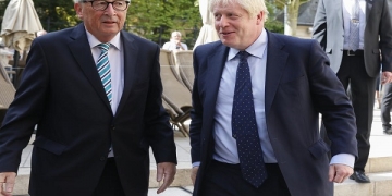 epa07846297 Acting European Commission President Jean-Claude Juncker (L) welcomes British Prime Minister Boris Johnson (R) for a meeting in Luxembourg, 16 September 2019. British Prime Minister Boris Johnson is on a one-day visit in Luxembourg to discuss the United Kingdom leaving the European Union, dubbed Brexit.  EPA-EFE/JULIEN WARNAND