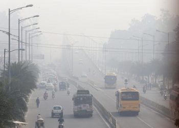 epa07955679 Haze blankets the streets after the Diwali celebrations in Amritsar, India, 28 October 2019. Levels of pollutants and smog in India rise every year on the day following Diwali festival, as millions celebrate around the country by lighting firecrackers. According to media reports, on 28 October 2019 air pollution levels in New Delhi, Lucknow and Patna were worse than the ones recorded in 2018.  EPA-EFE/RAMINDER PAL SINGH