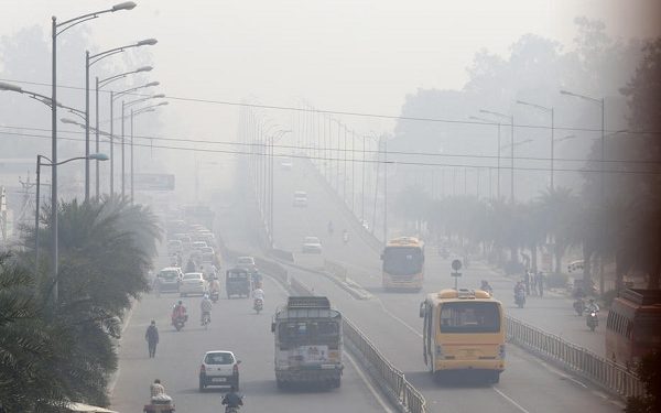 epa07955679 Haze blankets the streets after the Diwali celebrations in Amritsar, India, 28 October 2019. Levels of pollutants and smog in India rise every year on the day following Diwali festival, as millions celebrate around the country by lighting firecrackers. According to media reports, on 28 October 2019 air pollution levels in New Delhi, Lucknow and Patna were worse than the ones recorded in 2018.  EPA-EFE/RAMINDER PAL SINGH