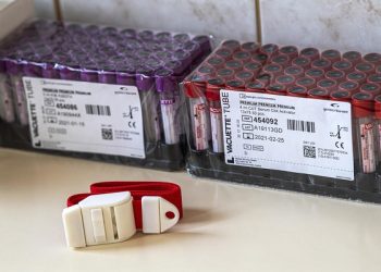 epa08297910 Test tubes prepared for blood samples in a ward set up for receiving new patents infected with the Covid-19 virus in a hospital in Budapest, Hungary, 16 March 2020. The number of people in Hungary testing positive for the new coronavirus has increased to 39, and one person has died.  EPA-EFE/ZSOLT SZIGETVARY HUNGARY OUT