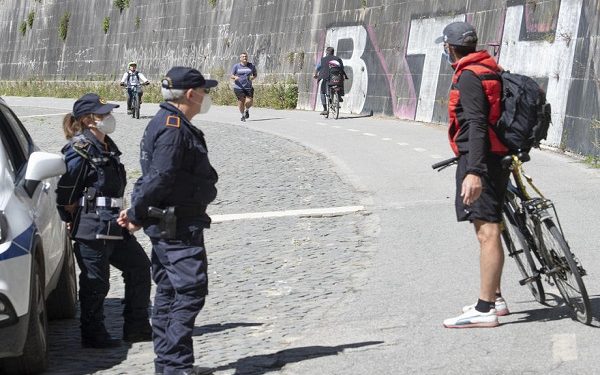 epa08400162 Local police check runners and cyclists on a bike path alongside the Tiber River near the Vatican, in Rome, Italy, 04 May 2020, during the coronavirus disease (COVID-19) pandemic. Italy entered the second phase of its coronavirus emergency on 04 May with the start of the gradual relaxation of the lockdown measures that have been in force for 55 days.  EPA-EFE/MAURIZIO BRAMBATTI