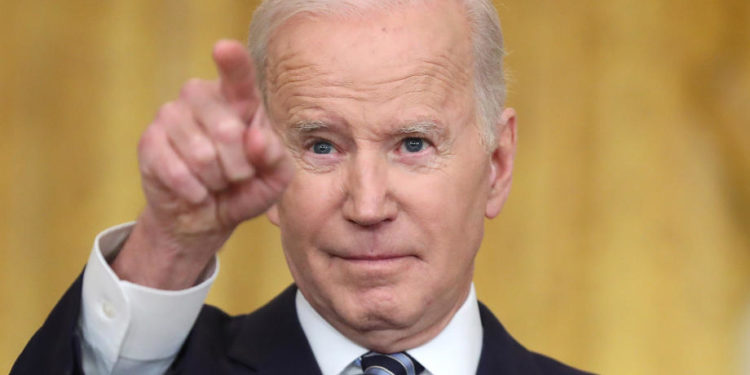 epa09781872 US President Joe Biden takes questions from reporters after delivering remarks on Russia's invasion of Ukraine, in the East Room of the White House in Washington, DC, USA, 24 February 2022. Biden earlier participated in a virtual meeting with G7 leaders to discuss their unified response to the invasion, which the White House has called an 'unprovoked and unjustified attack on Ukraine'.  EPA-EFE/MICHAEL REYNOLDS