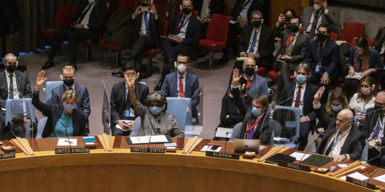epaselect epa09785504 British Ambassador to the UN Barbara Woodward (L), United States Ambassador to the UN Linda Thomas-Greenfield (2-L), Albania?s Ambassador to the UN Ferit Hoxha (2-R), and Brazil's Ambassador to the UN Ronaldo Costa Filho (R) vote in favor of a resolution intended to condemn Russia's invasion of Ukraine and demand the withdrawal of all Russian troops during a United Nations Security Council meeting at United Nations headquarters in New York, New York, USA, 25 February 2022. The resolution was vetoed by Russia.  EPA-EFE/JUSTIN LANE