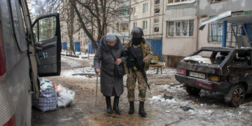 epaselect epa09810161 A Ukrainian serviceman helps an elderly woman to leave destroyed residential building after shelling in Eastern Ukrainian city of Kharkiv, Ukraine, 08 March 2022. According to the United Nations High Commissioner for Refugees (UNHCR), Russia's military invasion of Ukraine, which started on 24 February, has caused destruction of civilian infrastructure as well as civilian casualties, with tens of thousands internally displaced and over two million refugees fleeing Ukraine.  EPA-EFE/VASYL ZHLOBSKY