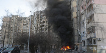 epaselect epa09838328 Ukrainian firefighters and security teams at the scene of a building hit by Russian missiles in Kyiv (Kiev), Ukraine, 20 March 2022. On 24 February Russian troops had entered Ukrainian territory in what the Russian president declared a 'special military operation', resulting in fighting and destruction in the country, a huge flow of refugees, and multiple sanctions against Russia.  EPA-EFE/ATEF SAFADI