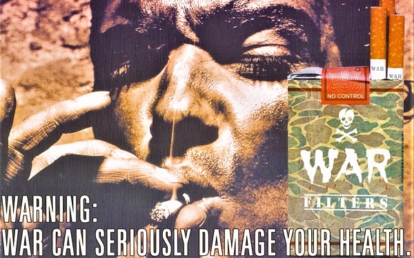 „Војната може сериозно да му наштети на вашето здравје“ - антивоен плакат и флаер на ЦИВИЛ, дел од кампањата за мир и помирување, што се спроведуваше од првиот ден на оружениот конфликт во 2001 година (Архива на ЦИВИЛ)