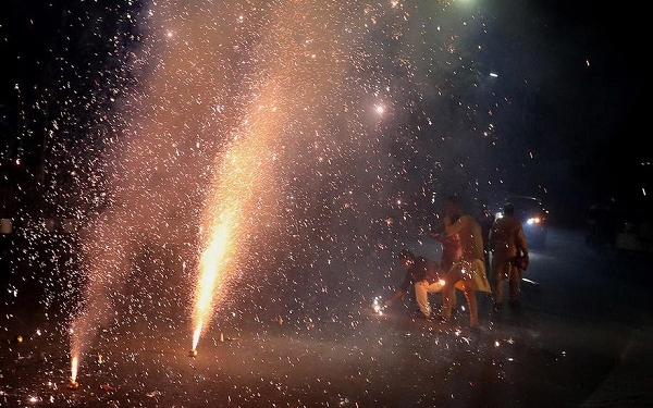 epa07954681 Indian people burn firecrackers during the Diwali festival celebrations near New Delhi, India, 27 October 2019. Top Indian court imposed restrictions on the sale and use of firecrackers in a bid to control air pollution and said firecrackers with less emission on decibel levels can be burst only for limited hours on Diwali night as pollution levels in the national capital shot up on and expected to enter the "severe" category tonight due to firecracker emissions and citizens in the Indian capital are struggling with hazardous air pollution, a news reports said.  EPA-EFE/HARISH TYAGI