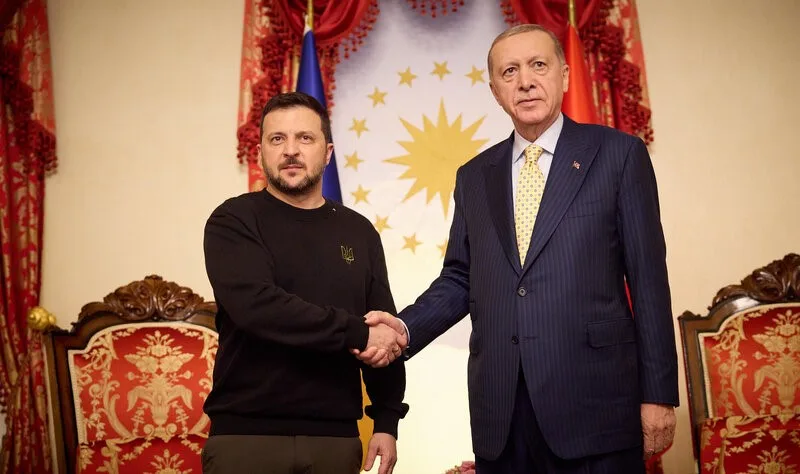 Зеленски се сретна со Ердоган и ги обиколи воените бродови во изградба, наменети за Украина