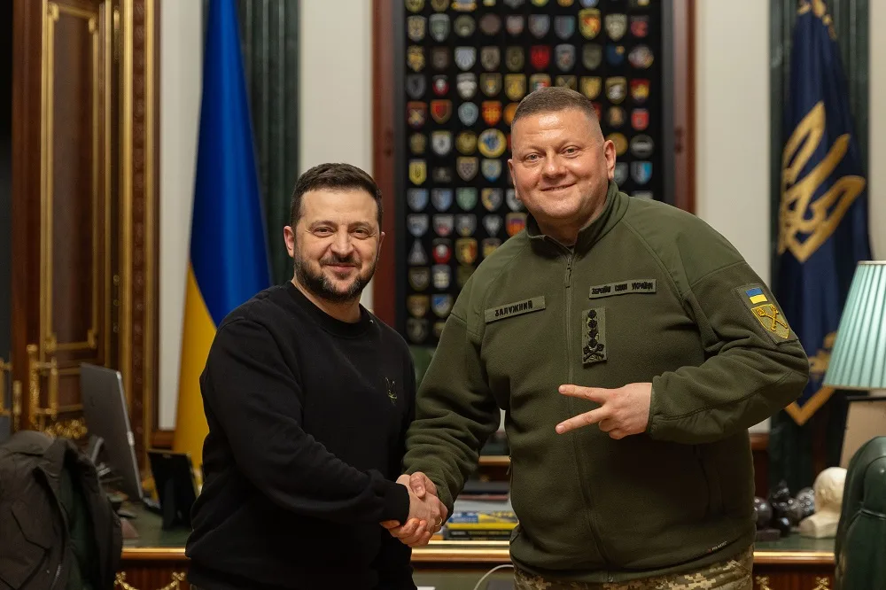 Претседателот Зеленски му се заблагодари на генерал Залужни, нов командант на украинските воени сили е генерал Сирски